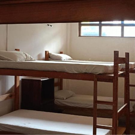 Funky Monkey Hostel & Yoga Rooftop Lounge , Arugambay Pottuvil Buitenkant foto