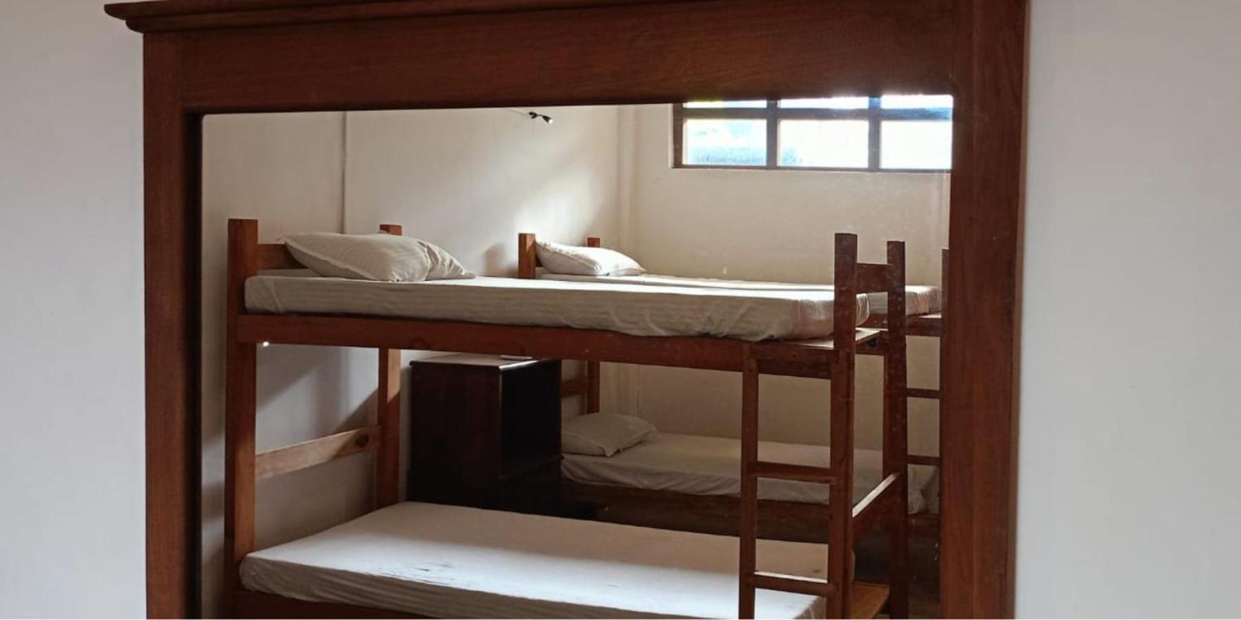 Funky Monkey Hostel & Yoga Rooftop Lounge , Arugambay Pottuvil Buitenkant foto